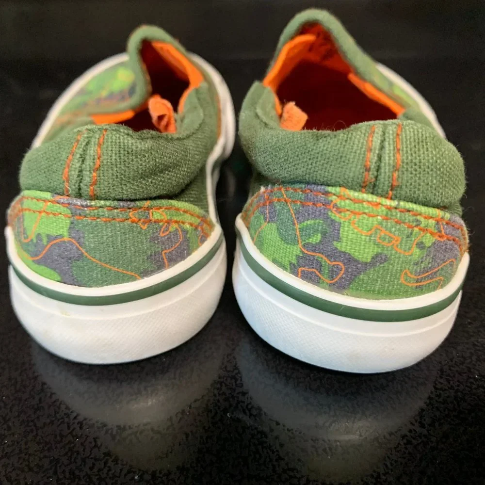 Joe Boxer Dinosaur Slip on Toddler Boy Size 5
